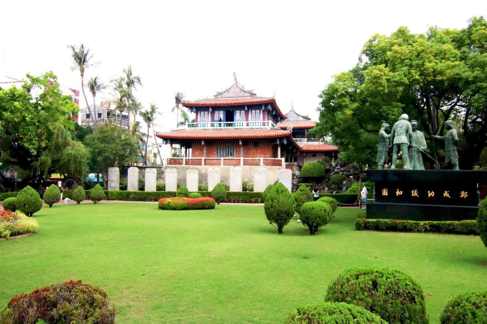 Liho Hotel Tainan Extérieur photo